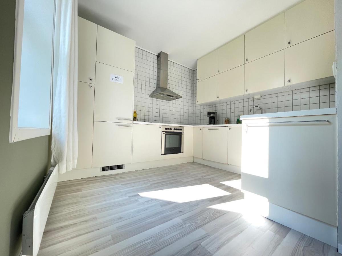 Apartment 1st Floor Oasis - Parking/wifi