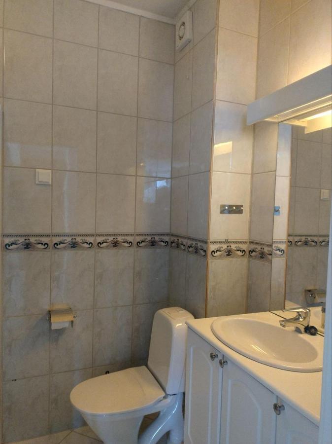 1st Floor Oasis - Parking/wifi Apartment